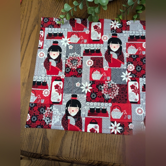 Placemats x 4. Japanese geisha girls theme. Bright red colours. - Picture 5 of 8